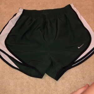 I’m selling green nike shorts!! Size XS!